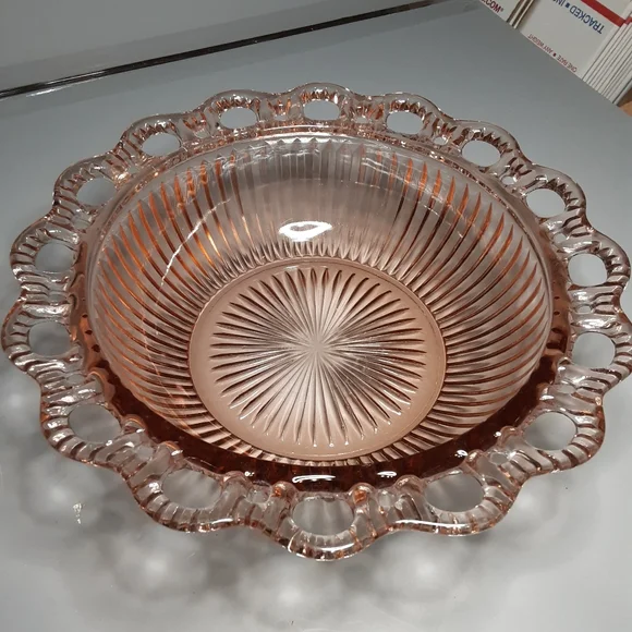 9 1/2" pink depression glass serving bowl - Picture 7 of 9